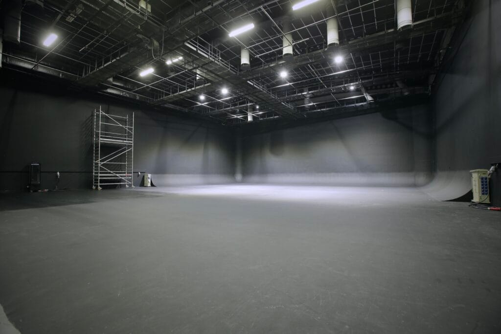 Show Reel Studio 4 — film studio with a 350 m² cyclorama in Lisbon